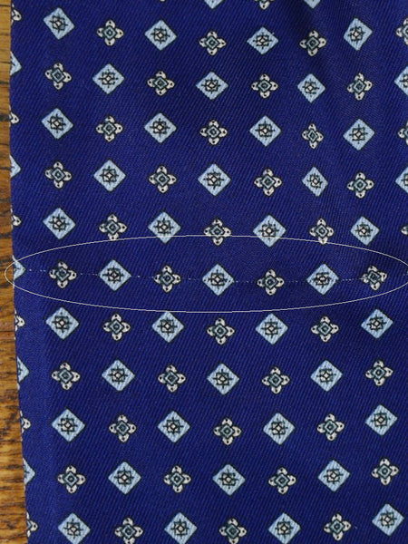 1960s Vintage Blue / White Pattern Rayon Cravat