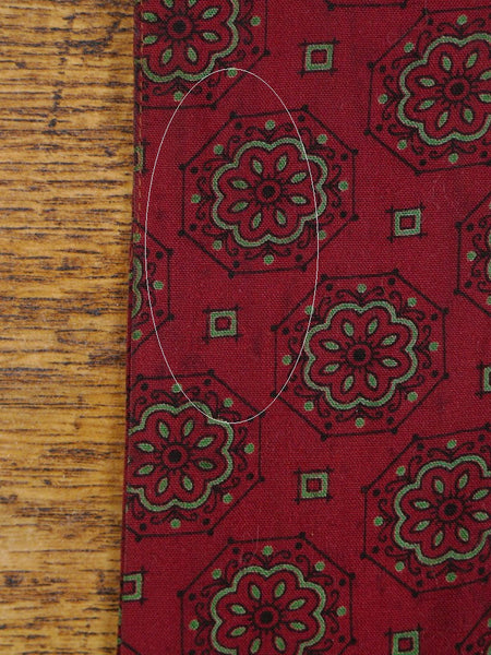 1950s 1960s Vintage Red / Green Floral Pattern Rayon Cravat